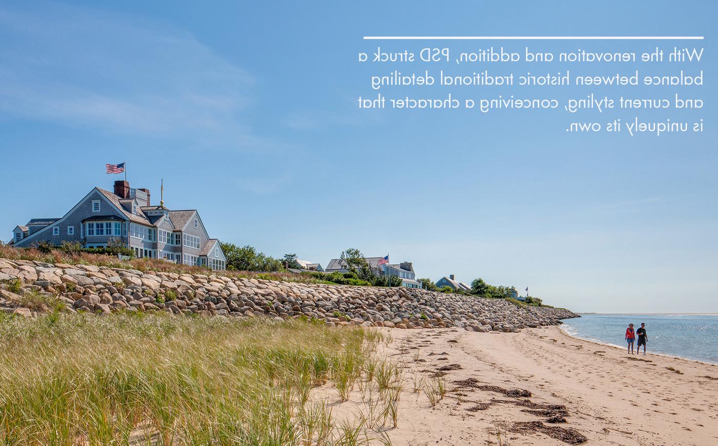 Beach side view of waterfront home on cape cod 设计ed by Polhemus Savery DaSilva 365体育官网客户端 Builders 